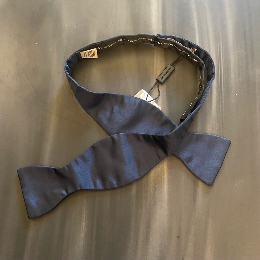 NWT Burberry silk navy bowtie